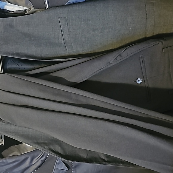 Alain Dupetit suit - Picture 3 of 4